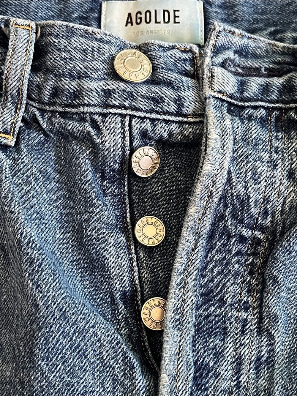Agolde Jeans. Agolde Riley Distressed Crop Light Blue Denim Button Closure. - Picture 3 of 10